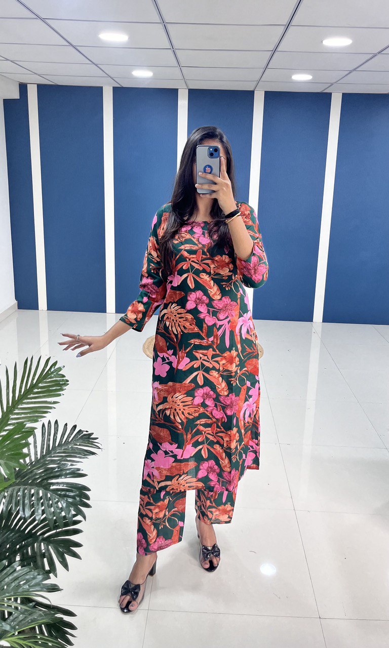 Set Kurta dengan Leher V & Lengan Tiga Suku - Lurus Regular Fit