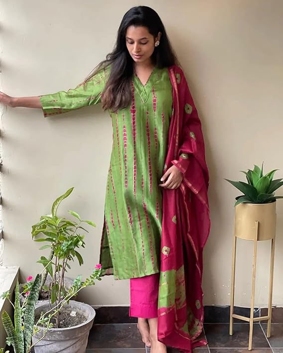 Kurta bercetak hijau dengan Seluar dengan dupatta*