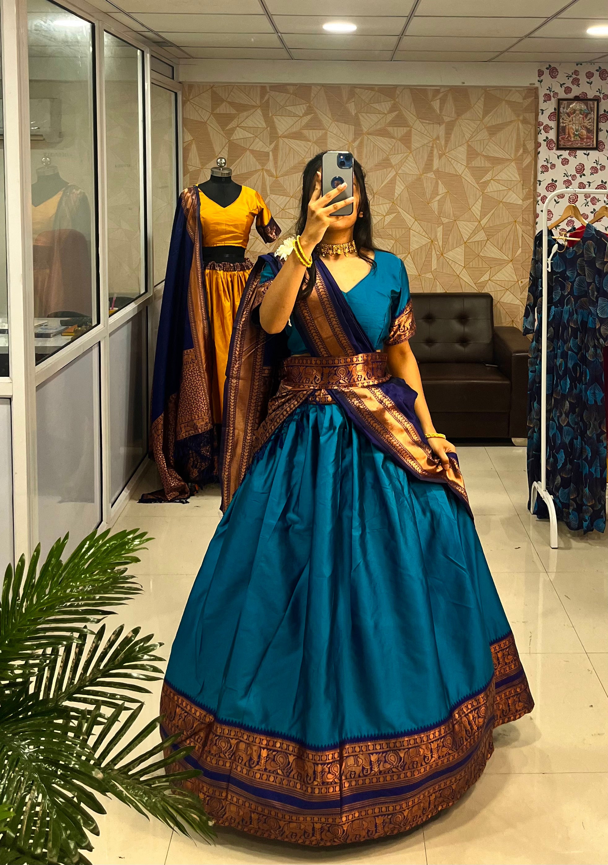 Temui Trend Terkini Ketibaan Baharu Half Sarees Elegan, Bergaya.
