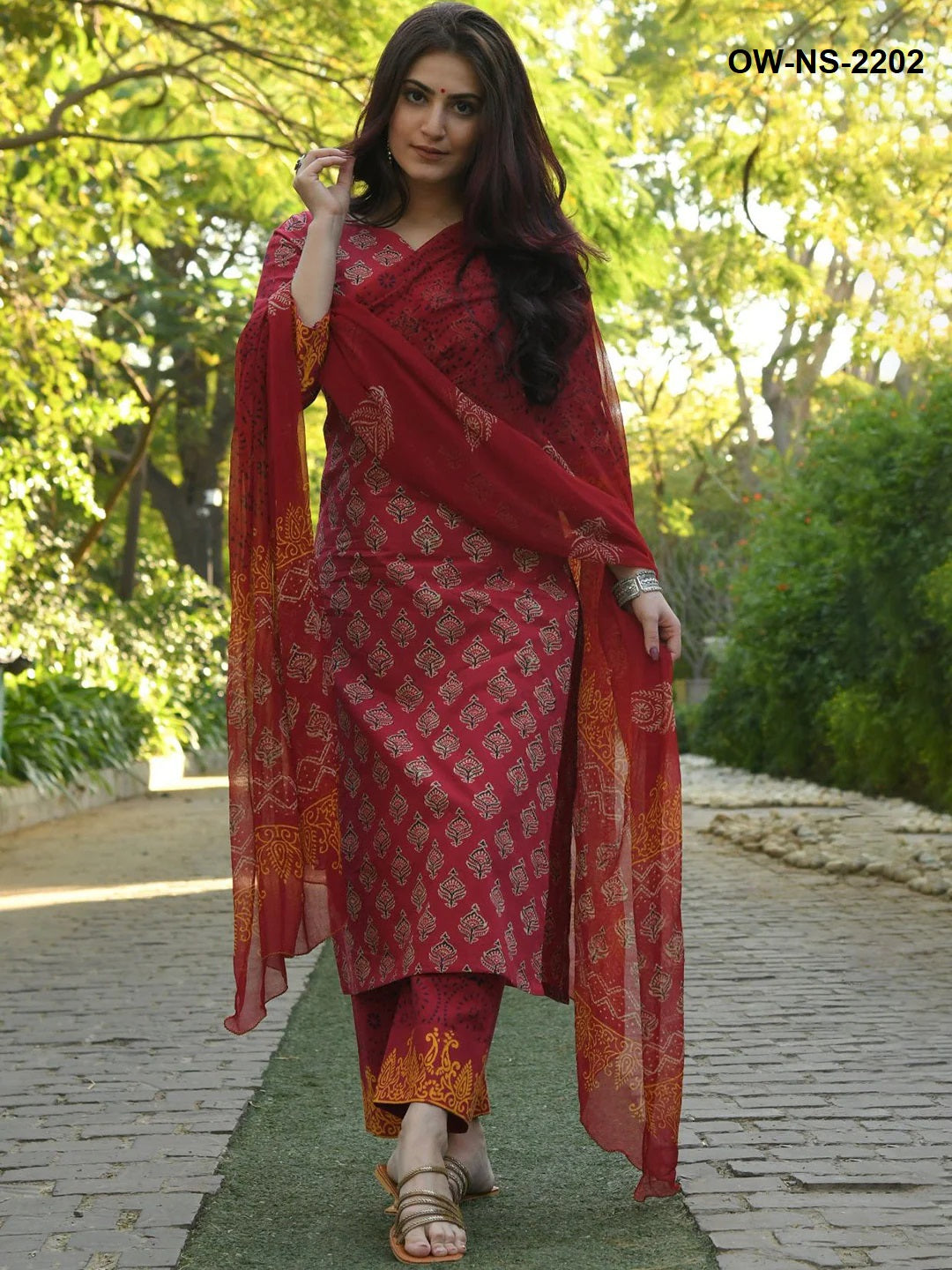 Set Seluar Slub Rayon Kurti yang bergaya dengan Dupatta