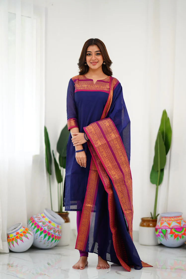 Set Kurti dan Dupatta Kapas Sutera dengan Kerja Tenun yang Rumit
