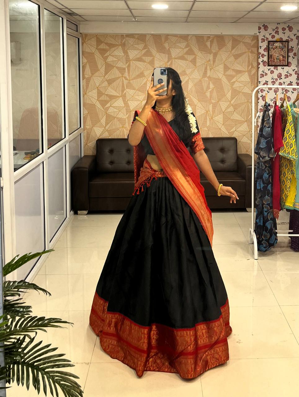 Kekal Bergaya dengan Ketibaan Baru Kami Half Sarees Direka Sempurna untuk Keanggunan India Selatan Moden