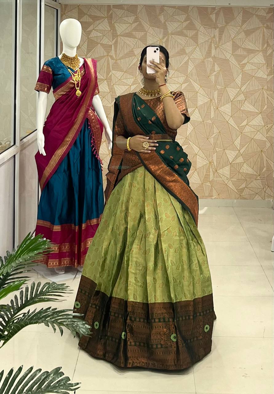 Set Zari Lehenga Kanjivaram Sutera Mewah dengan Blaus Padanan & Banarasi Silk Dupatta