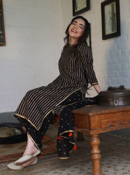 Traditional Wear Woven Rayon Kurti Dhoti & Dupatta With Foil Print & Lace Work