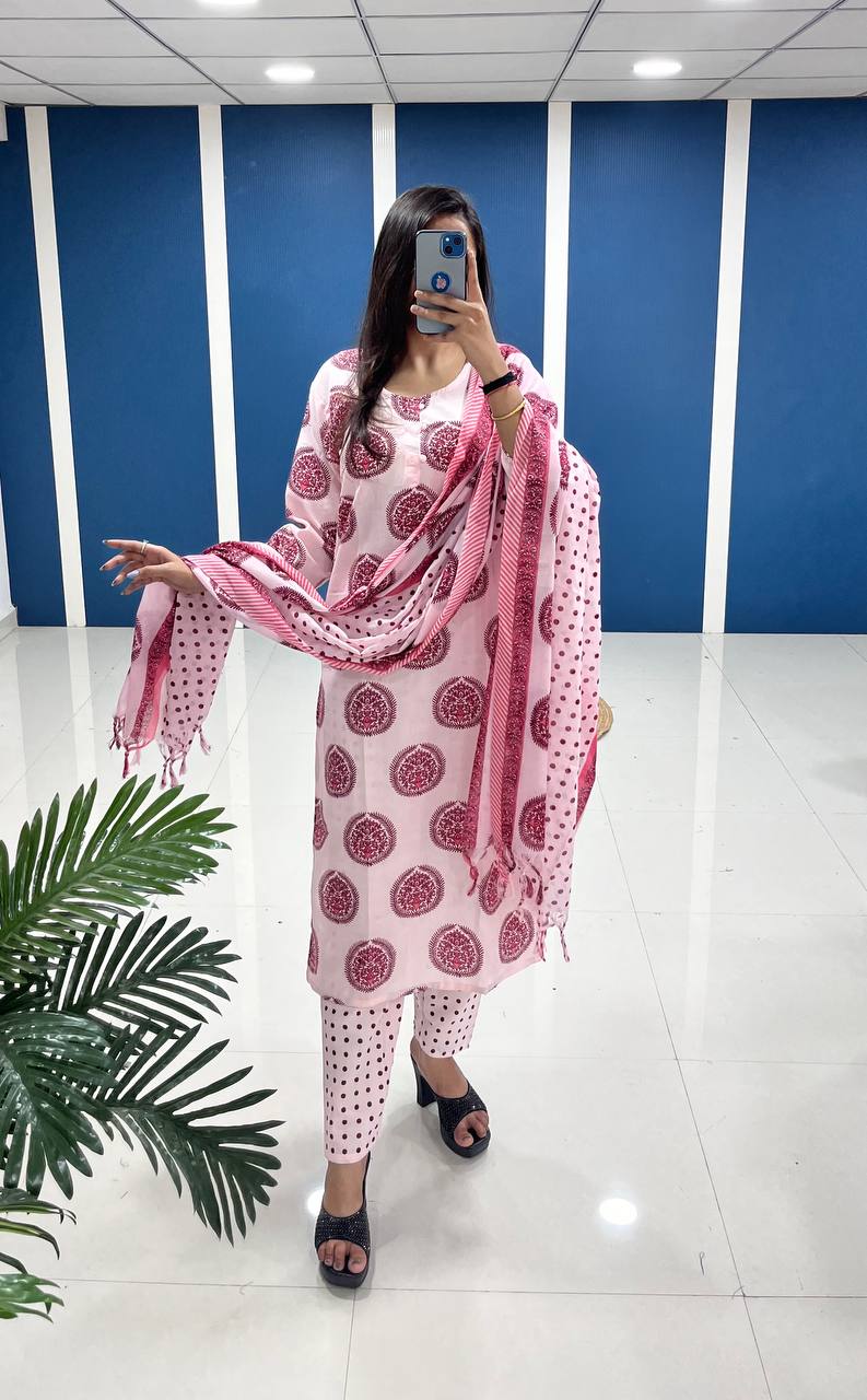 Set Kurta Rayon dengan Leher-V & Lengan Tiga Suku - Straight Regular Fit