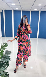 Set Kurta dengan Leher V &amp; Lengan Tiga Suku - Lurus Regular Fit