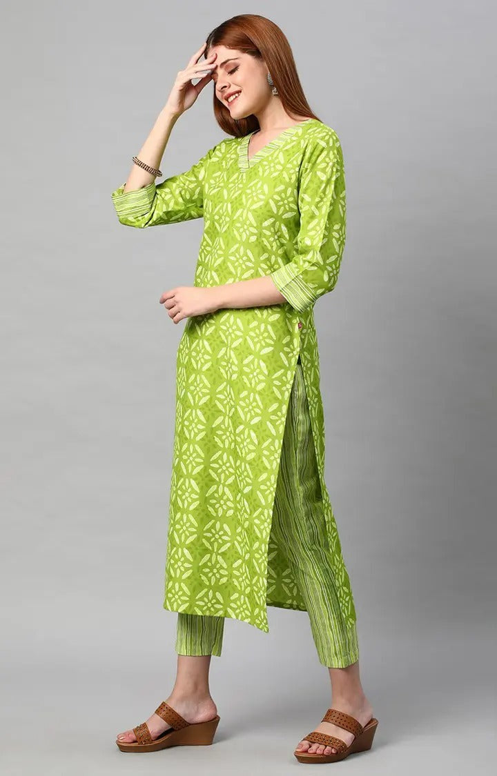 Beautiful Women's Printed Kurti & Pant Set You’ll Love!