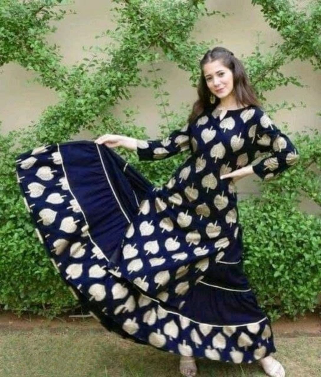 Hati yang cantik Cetakan Kerajang Kurti &amp; Skirt