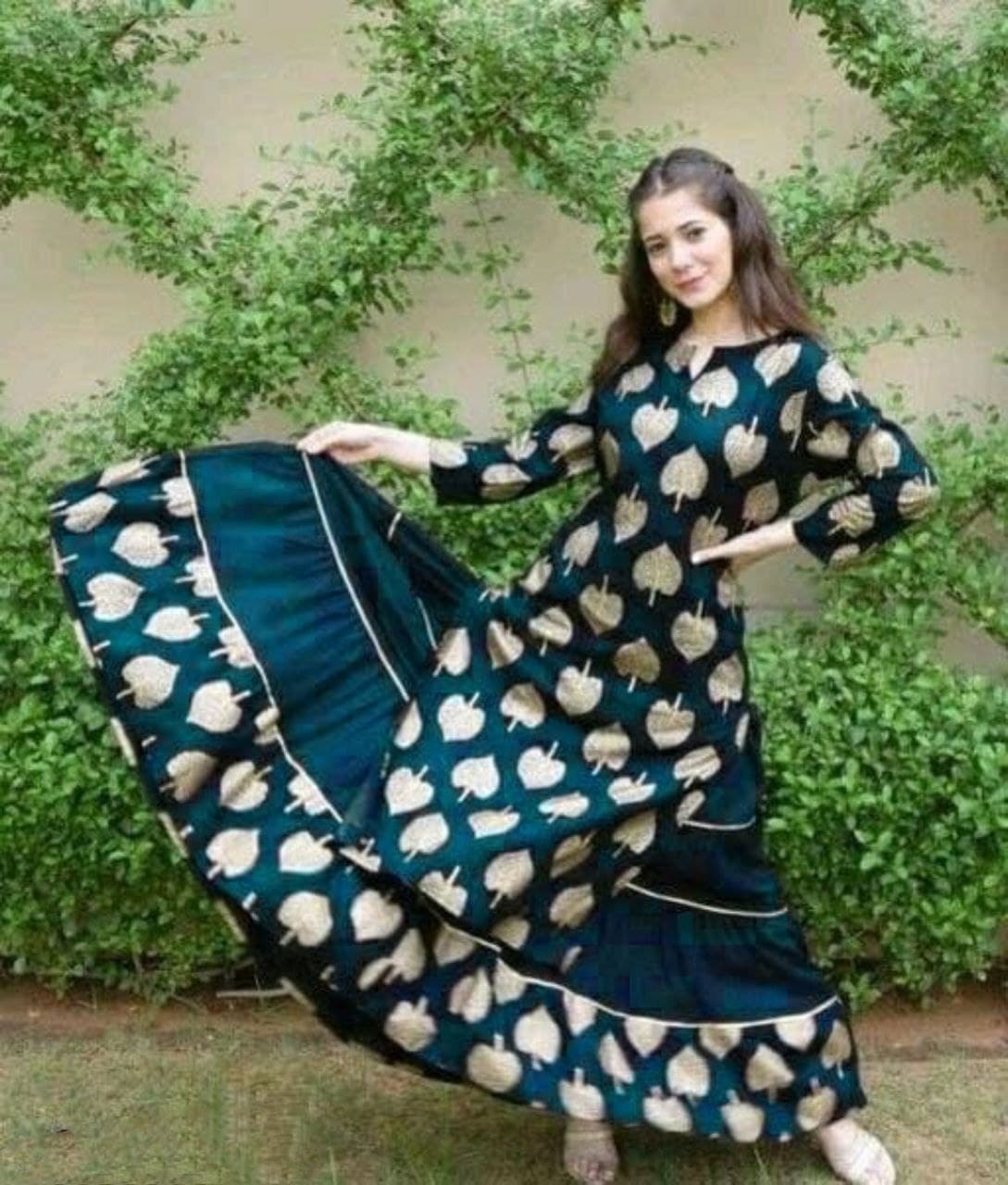 Hati yang cantik Cetakan Kerajang Kurti &amp; Skirt