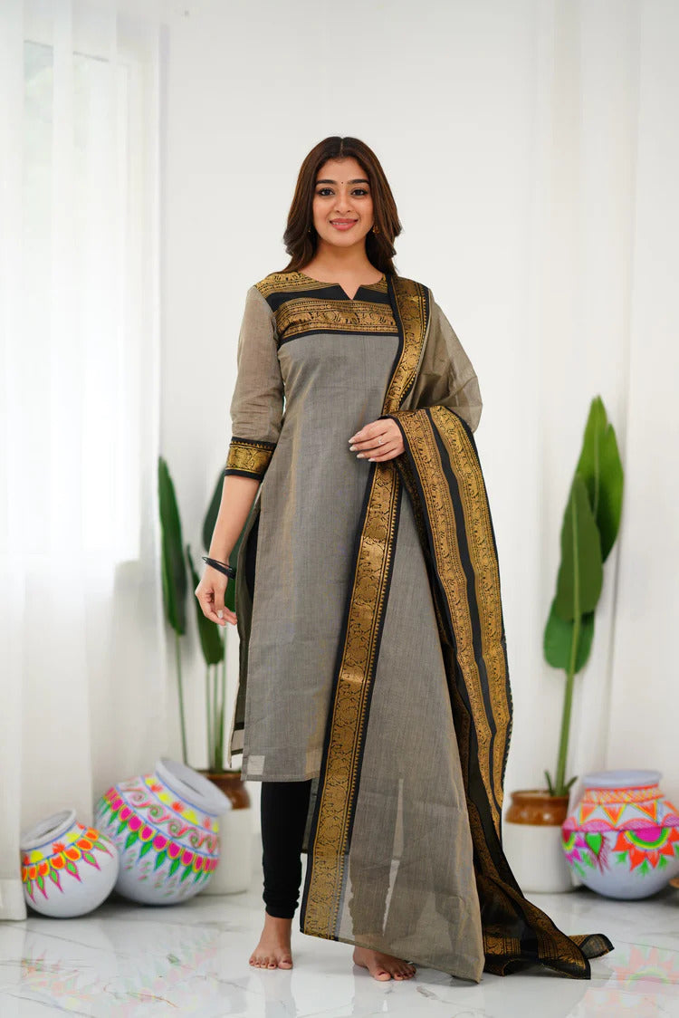 Set Kurti dan Dupatta Kapas Sutera dengan Kerja Tenun yang Rumit