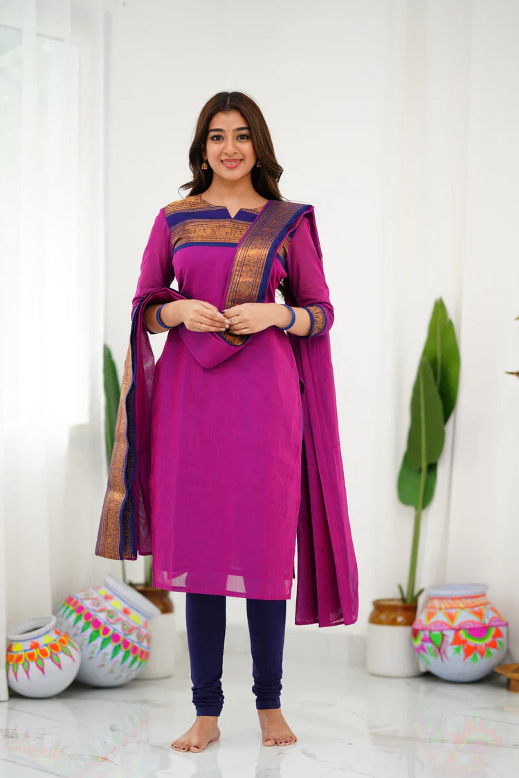 Set Kurti dan Dupatta Kapas Sutera dengan Kerja Tenun yang Rumit