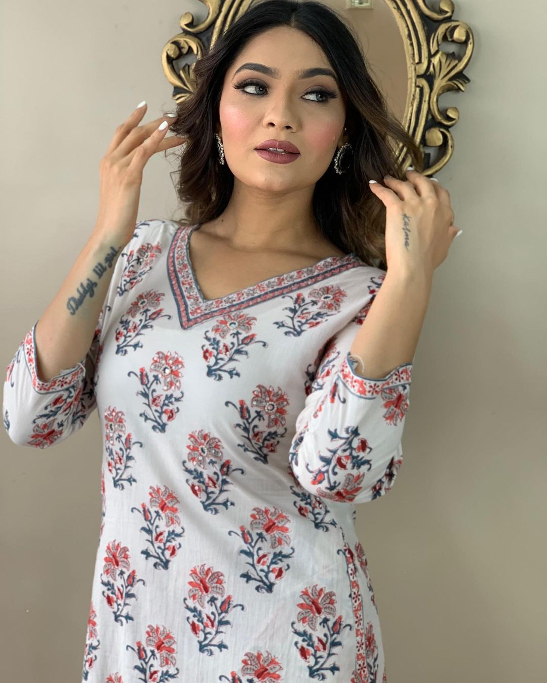 Pakaian Pejabat Ringkas yang Cantik Kurti Dengan Seluar 
