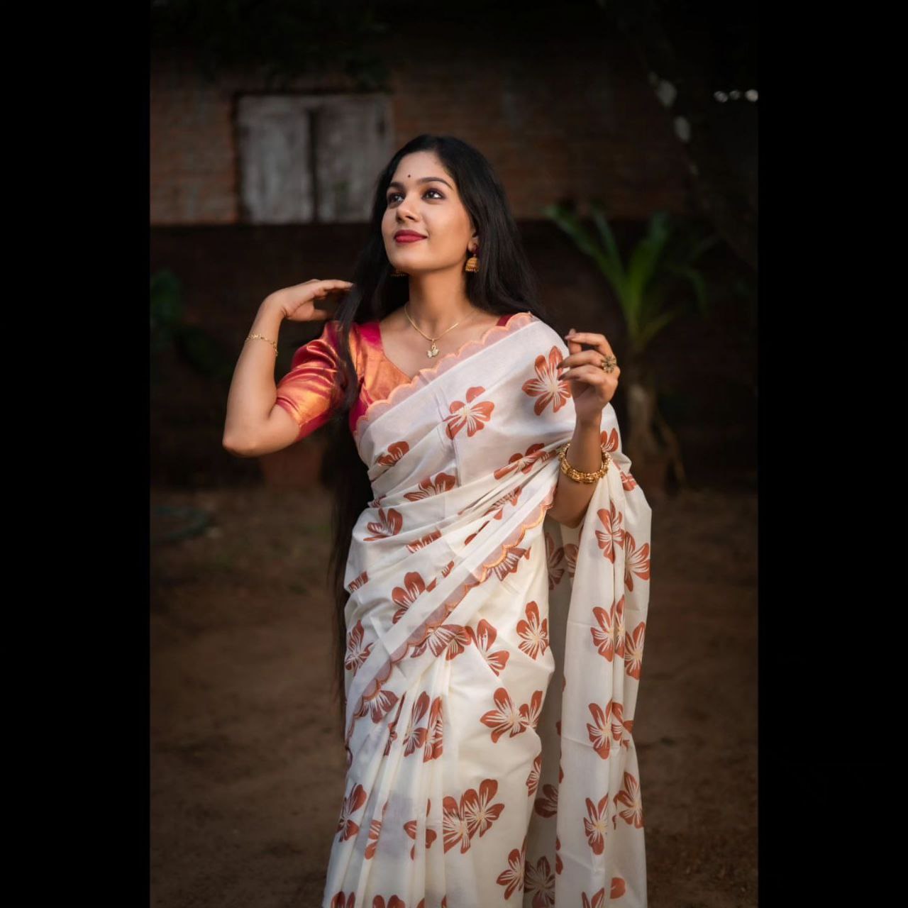 Beautiful silk printed saree with unstitched brocade blouse