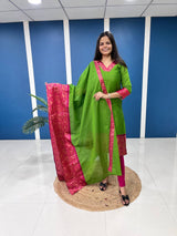 Set Kurti dan Dupatta Kapas Sutera dengan Kerja Tenun yang Rumit