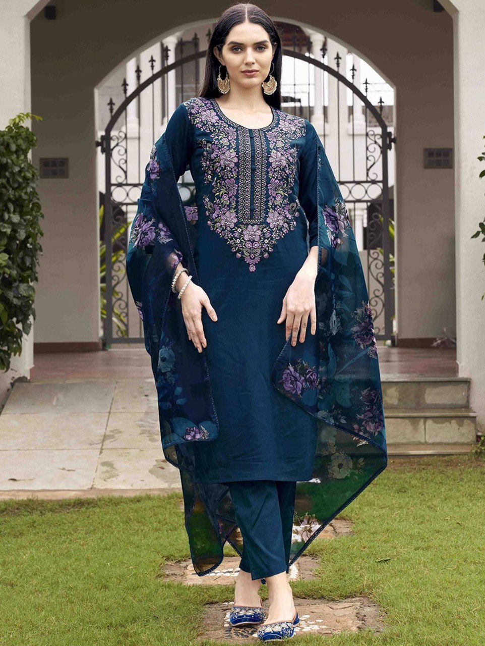 Presenting New Roman Fabric beautiful suit set