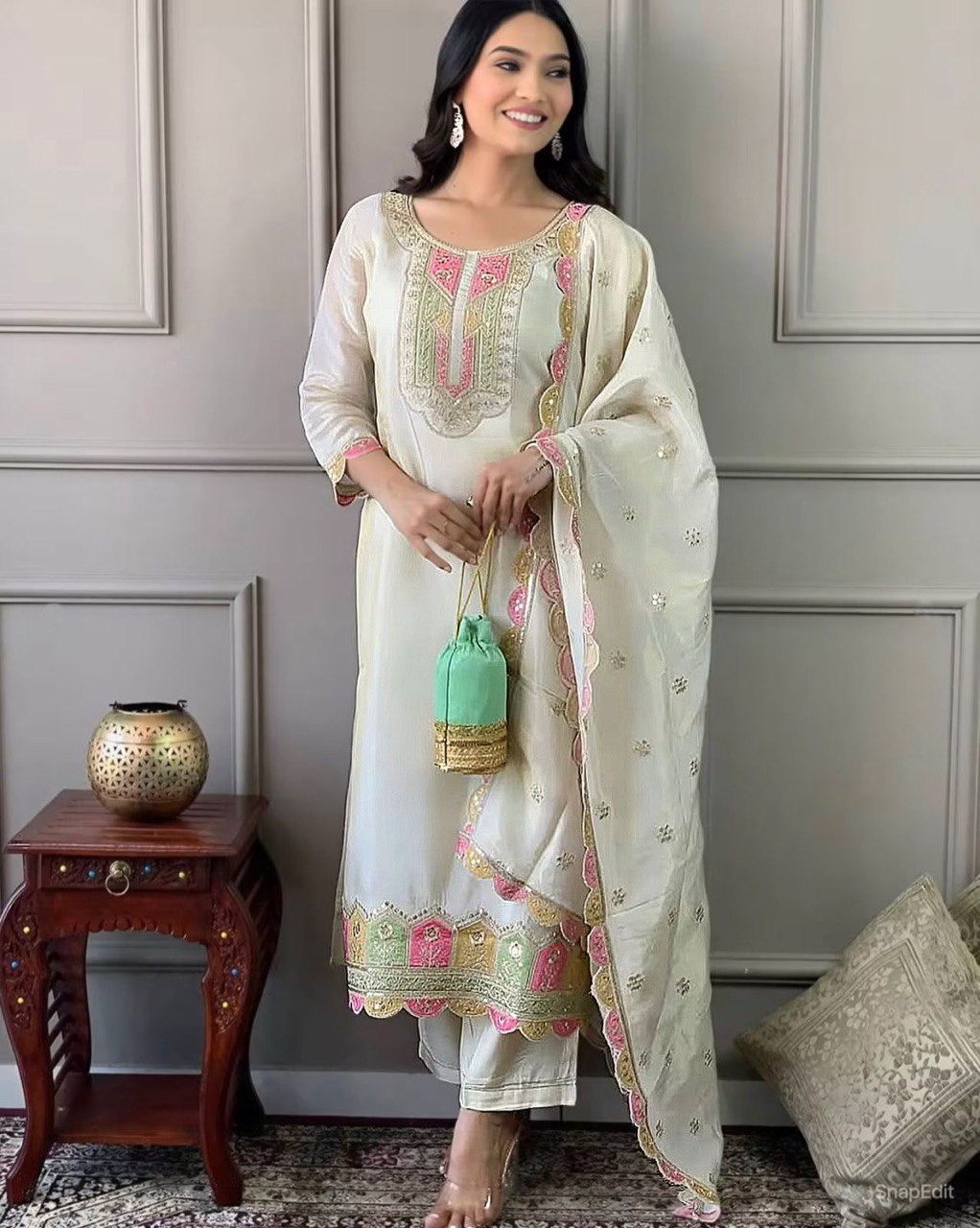 Beautiful Suit Set in Premium Rayon Fabric.